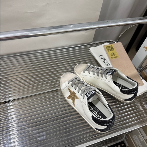 Golden Goose Women's White and Gold Star Sneakers - Picture 2 of 9